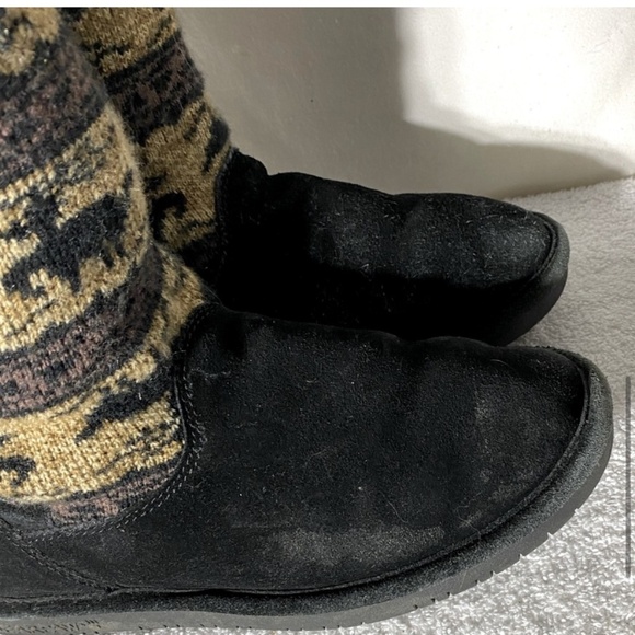 Bearpaw Black Tan Jacquard Deer Print Boots 8 - Picture 8 of 15